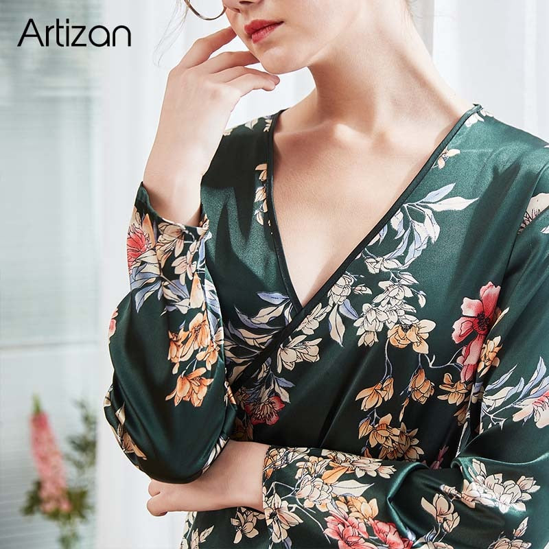 Kimono de nuit satin femme fleuri vert | Nura reta hana