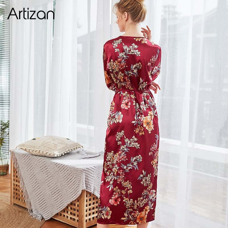 Kimono de nuit satin femme fleuri rouge | Nura reta hana