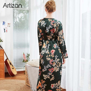 Kimono de nuit satin femme fleuri vert | Nura reta hana