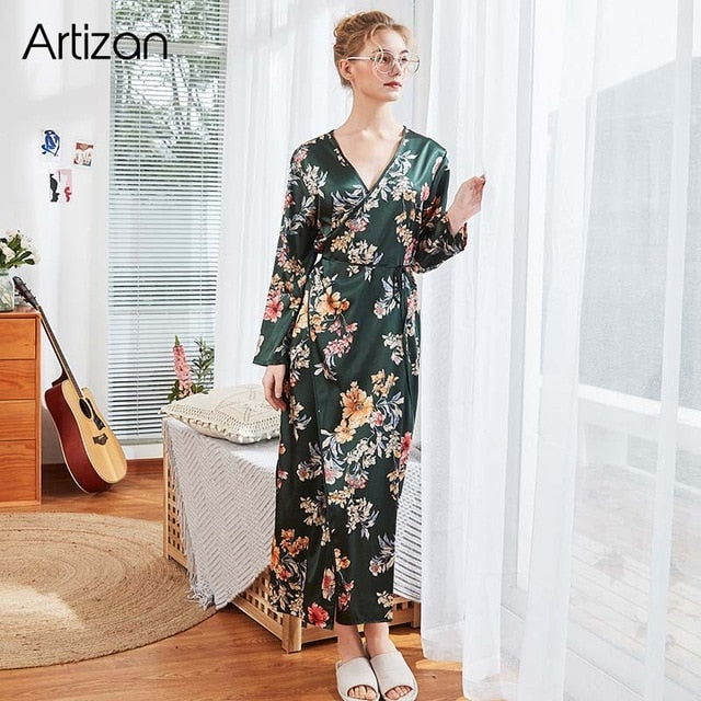 Kimono de nuit satin femme fleuri vert | Nura reta hana