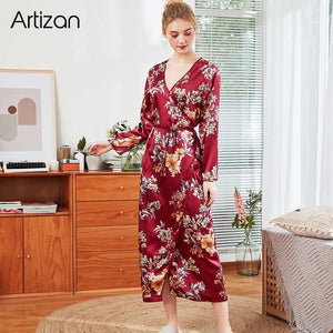 Kimono de nuit satin femme fleuri rouge | Nura reta hana