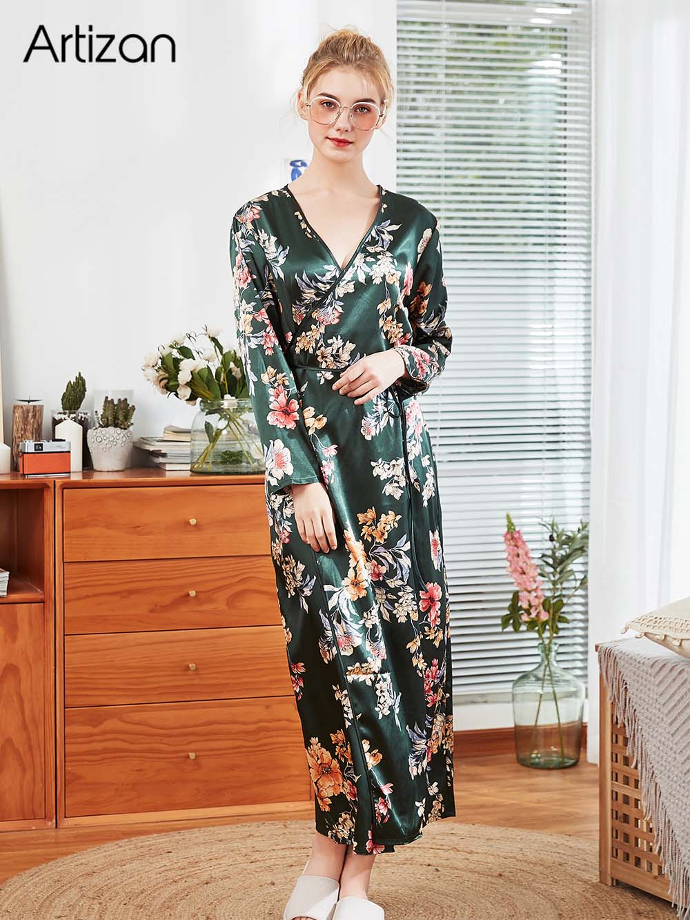 Kimono de nuit satin femme fleuri vert | Nura reta hana