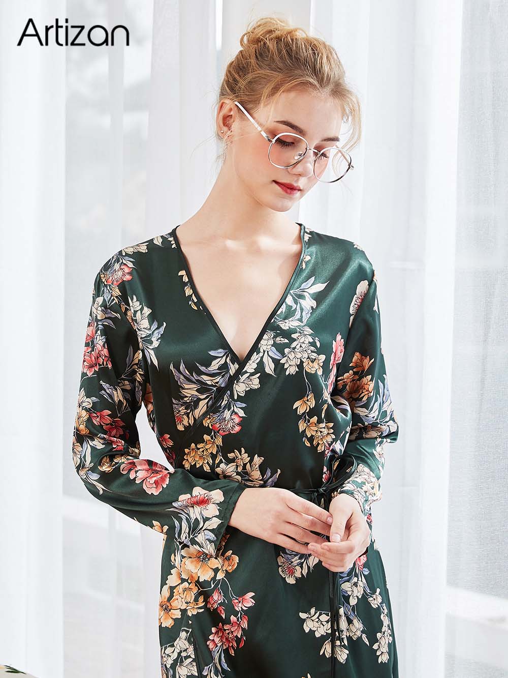 Kimono de nuit satin femme fleuri vert | Nura reta hana