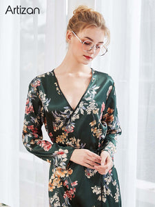 Kimono de nuit satin femme fleuri vert | Nura reta hana