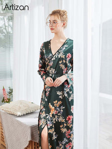Kimono de nuit satin femme fleuri vert | Nura reta hana