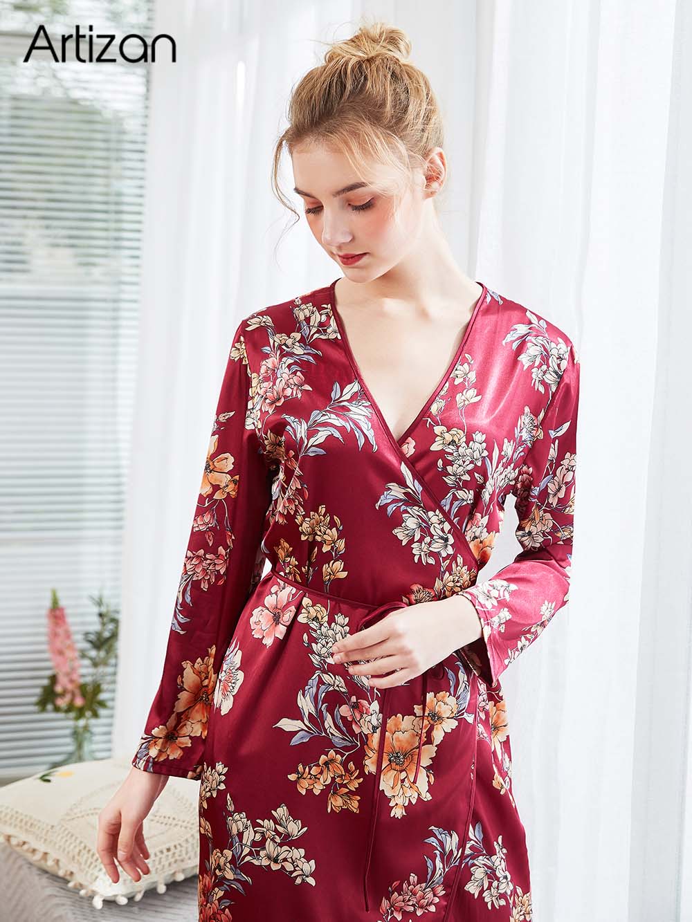 Kimono de nuit satin femme fleuri rouge | Nura reta hana