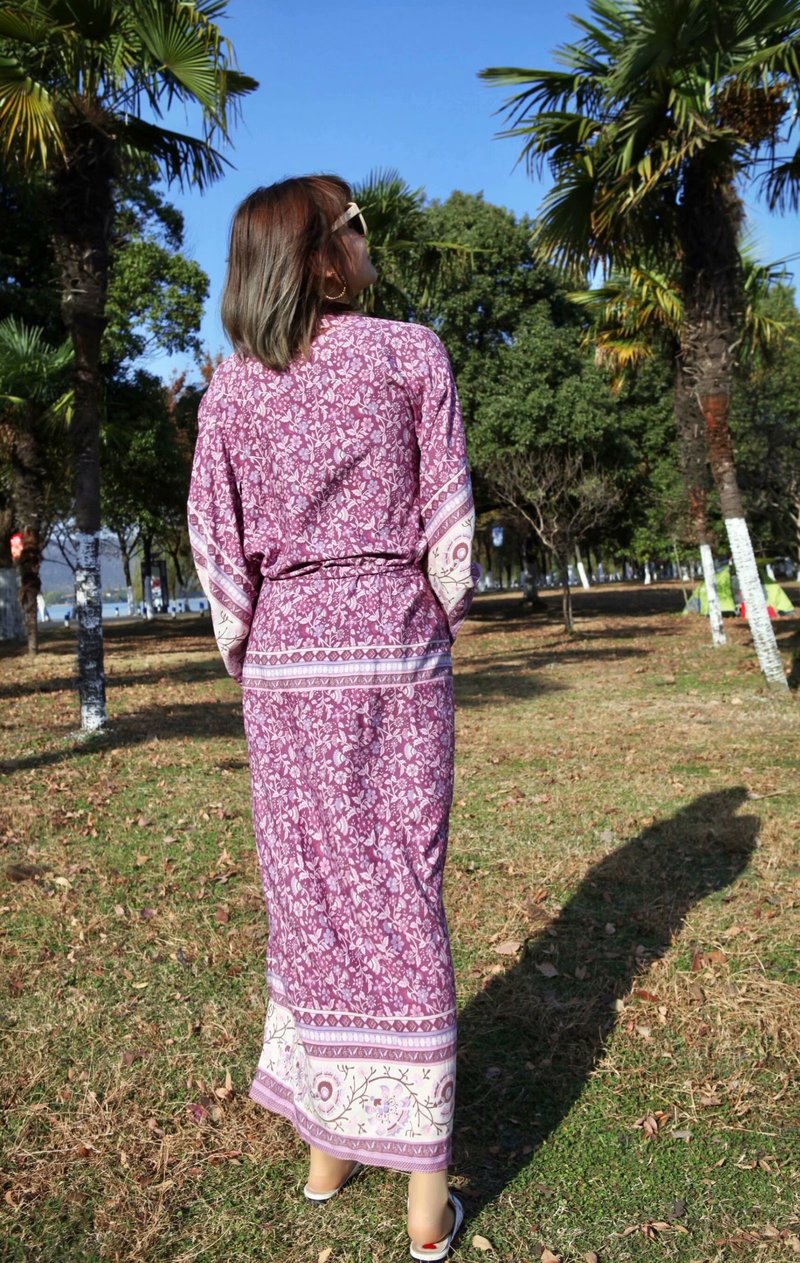 Kimono long femme fleuri violet | Utsukushī chīsana hana