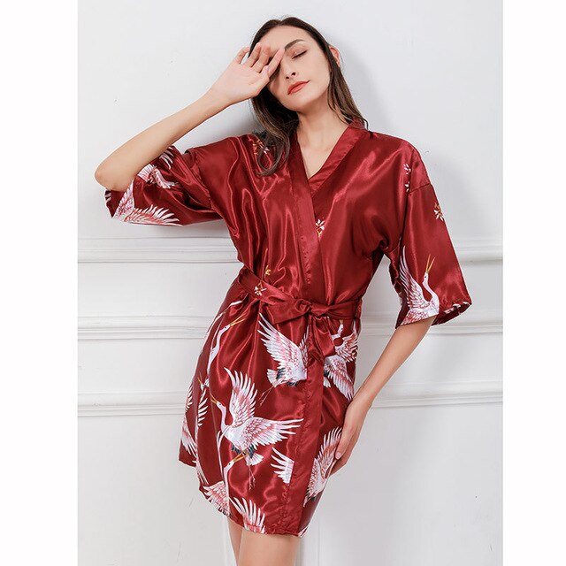 Kimono de nuit satin femme rouge | Furamingo