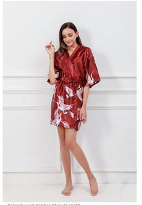 Kimono de nuit satin femme rouge | Furamingo